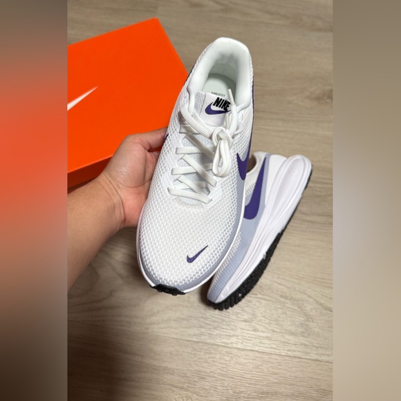 Nike Revolution 8 Wide in White and Purple - Picture 5 of 8